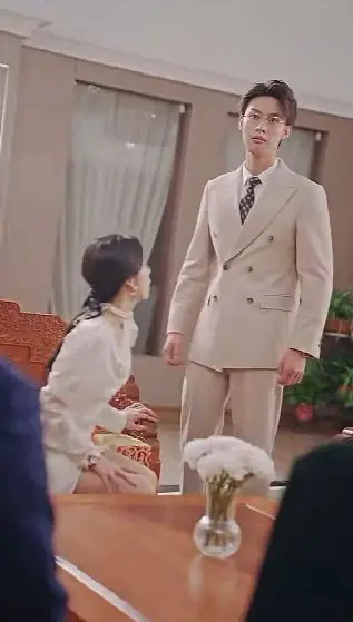 翻墙逃婚萌妻休想逃：浪漫冒险中的爱情逃脱与自我觉醒