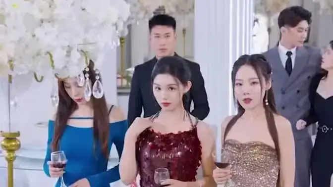 《六年後她帶雙寶虐翻前夫》：飒爽女主归来，带萌娃复仇的狗血爽剧！